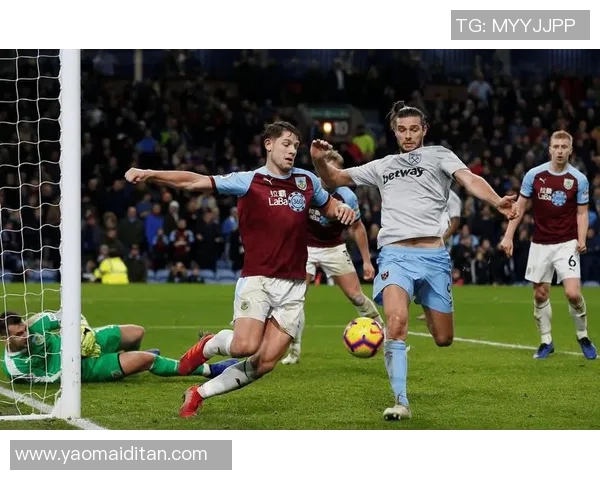 坦珀利与竞技俱乐部的精彩对决揭示足球战术与团队合作的魅力